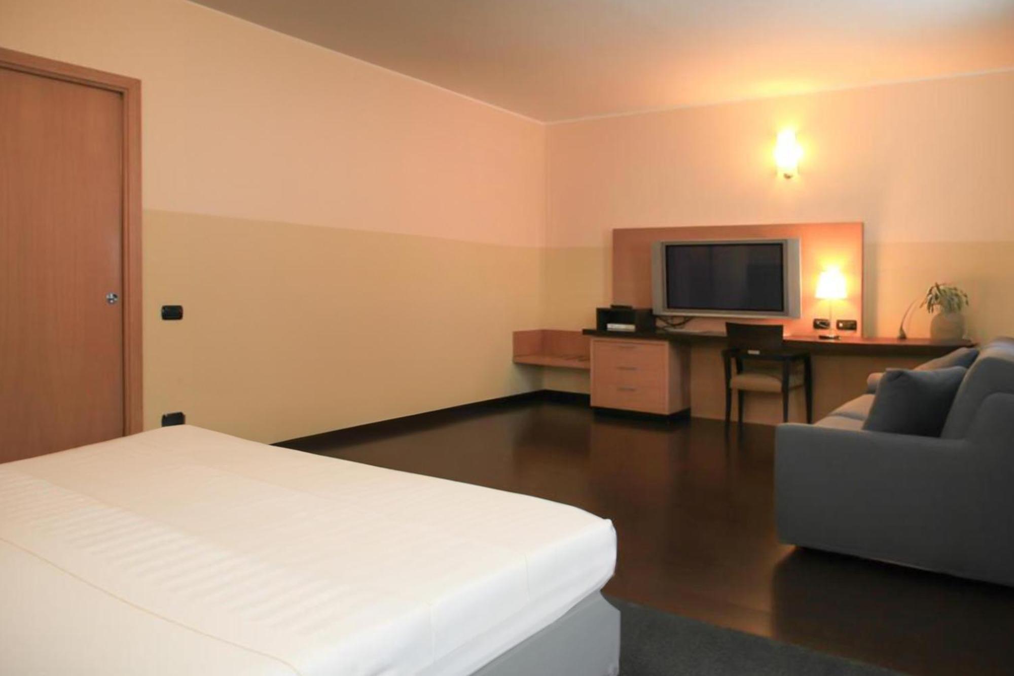 B&B Hotel Milano Cologno Studios Cologno Monzese Luaran gambar