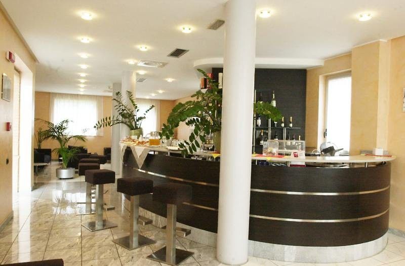 B&B Hotel Milano Cologno Studios Cologno Monzese Restoran gambar