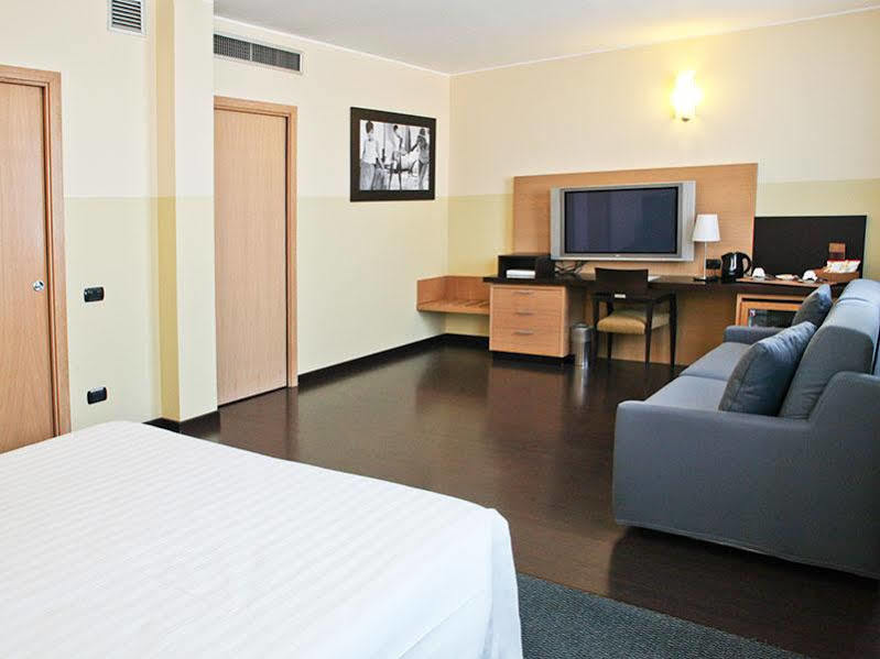 B&B Hotel Milano Cologno Studios Cologno Monzese Luaran gambar